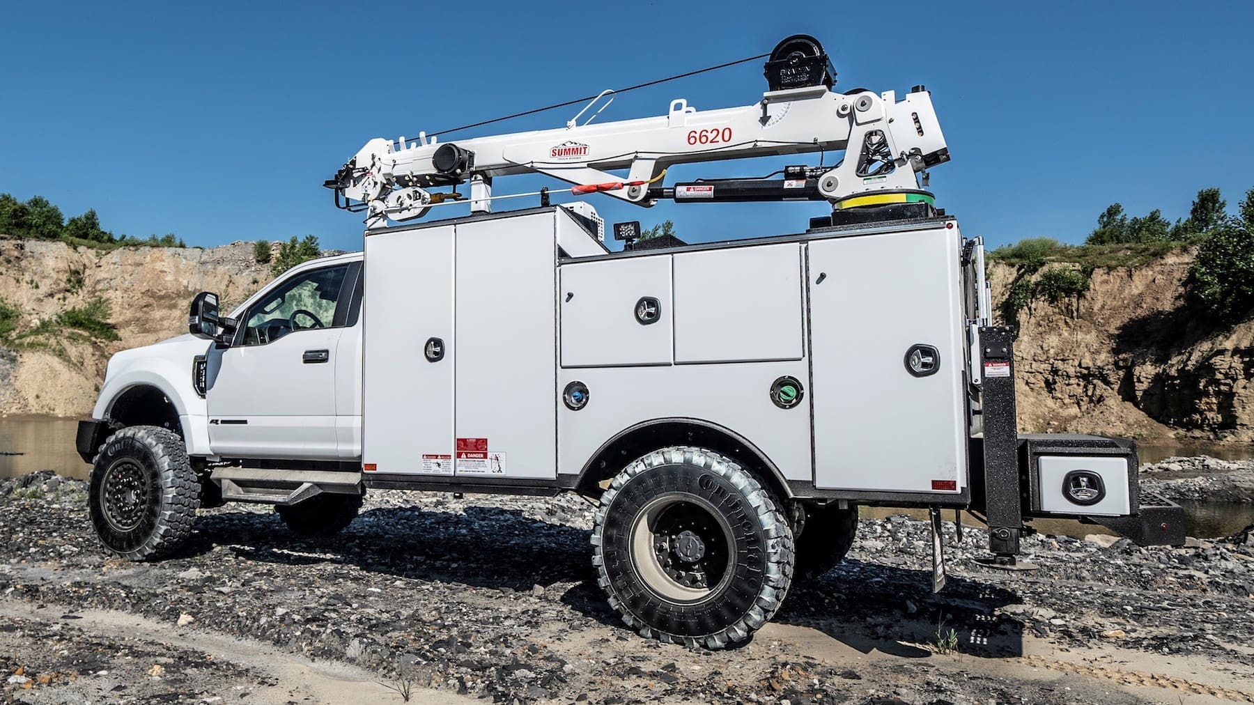 aggregate and mining service truck for Canadian mine