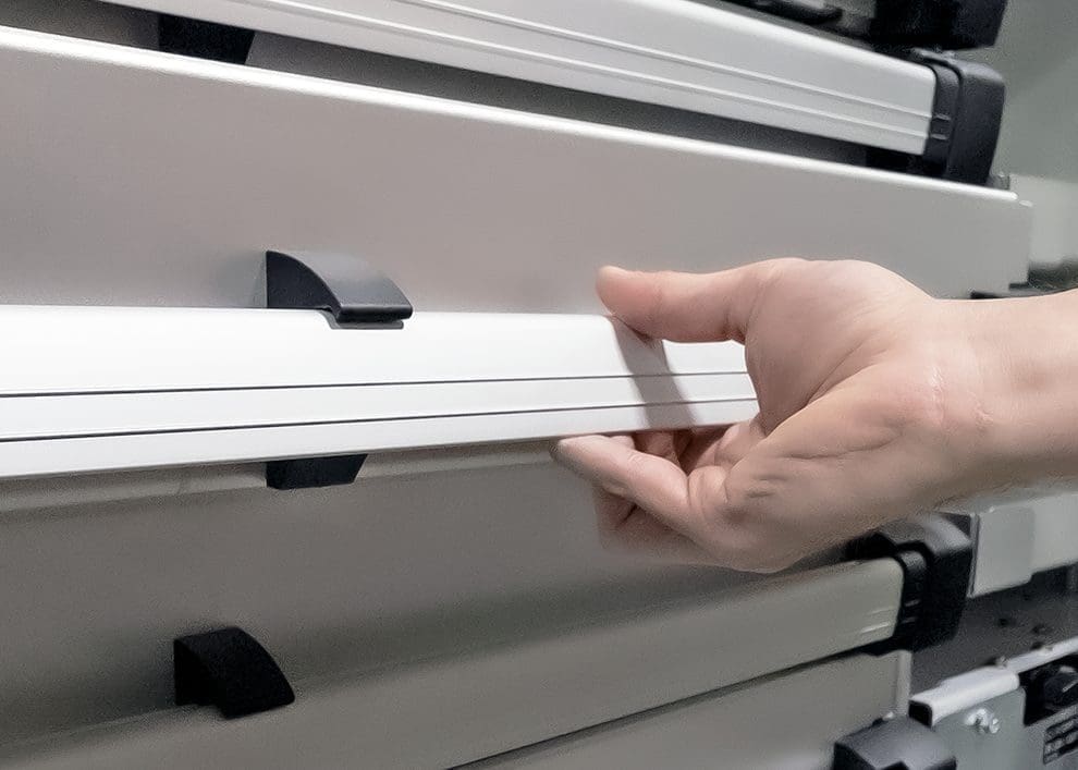 summit drawer pack single hand latch